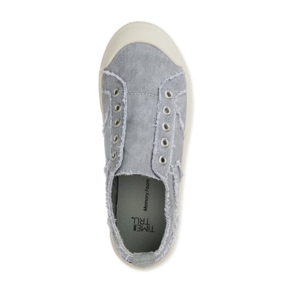 Time and Tru Women's Slip on Grommet Fashion Sneaker - Picture 2 of 4